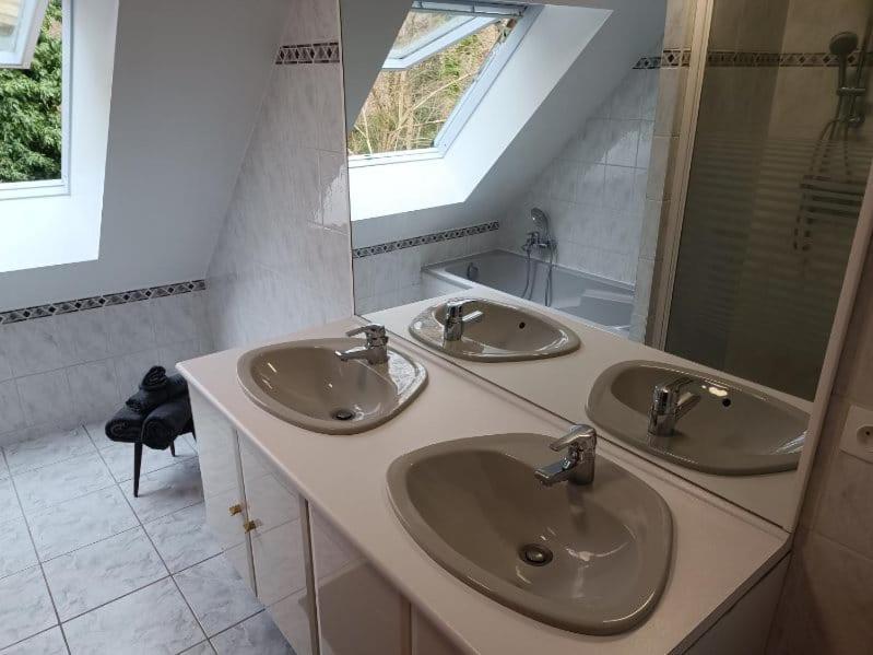 La Fontaine Aux Enfants - Gr5 - Chambre Avec Sdb Privee Abreschviller Exterior foto